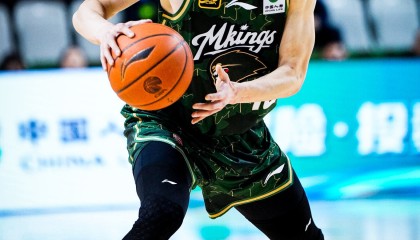 爱游戏在线-不让打了吗？开局1分钟郭昊文&amp;赵柏清冲突 双双被换下再未上场