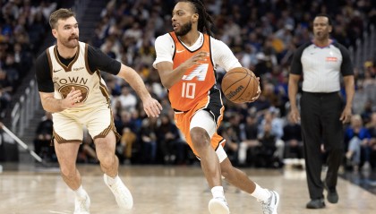 爱游戏正版-小卡：加兰首秀打得很棒 有侵略性&amp;能投中空位/防中锋时也很积极